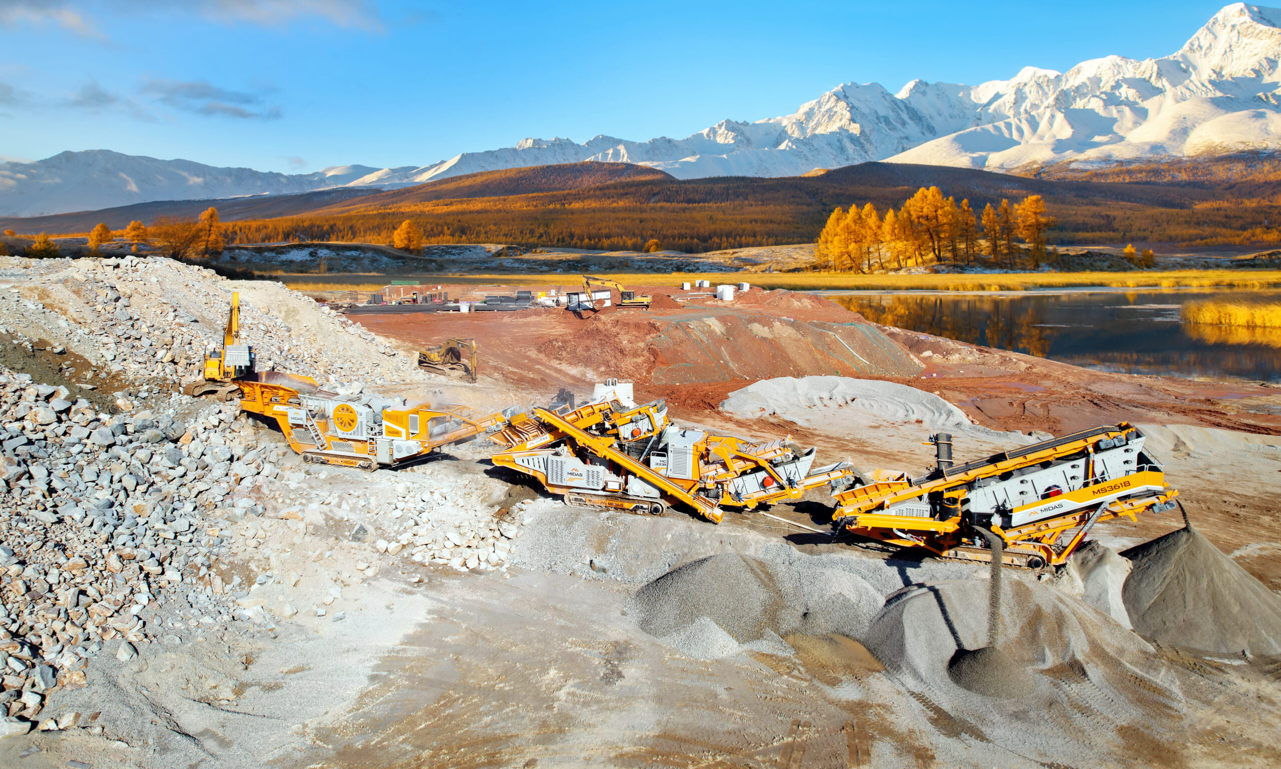 Mobile crushing and screening station